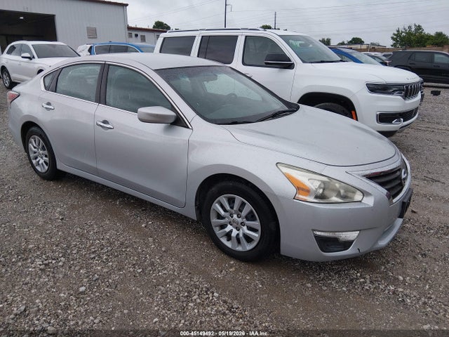 Salvage Nissan Altima Image
