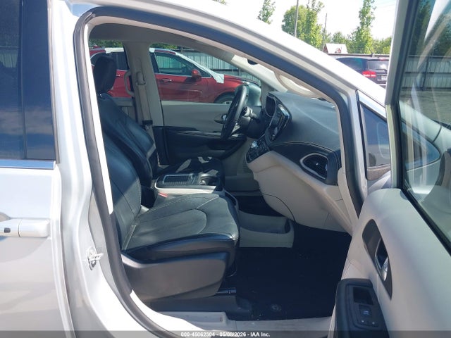 Chrysler Pacifica Touring L