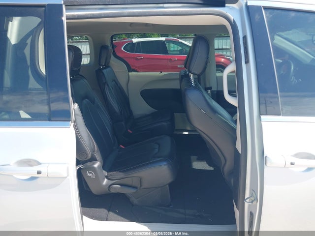 Chrysler Pacifica Touring L