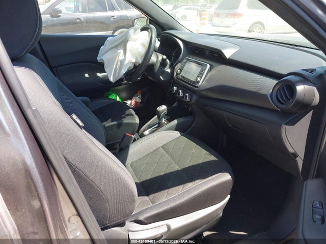 Nissan Kicks S