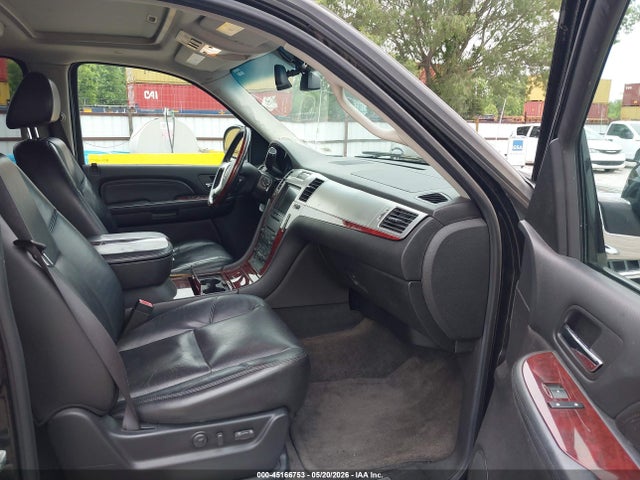 Cadillac Escalade Standard
