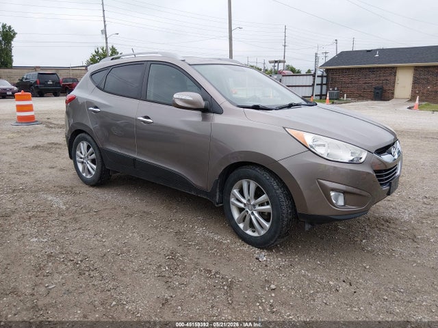 Salvage Hyundai TUCSON Image