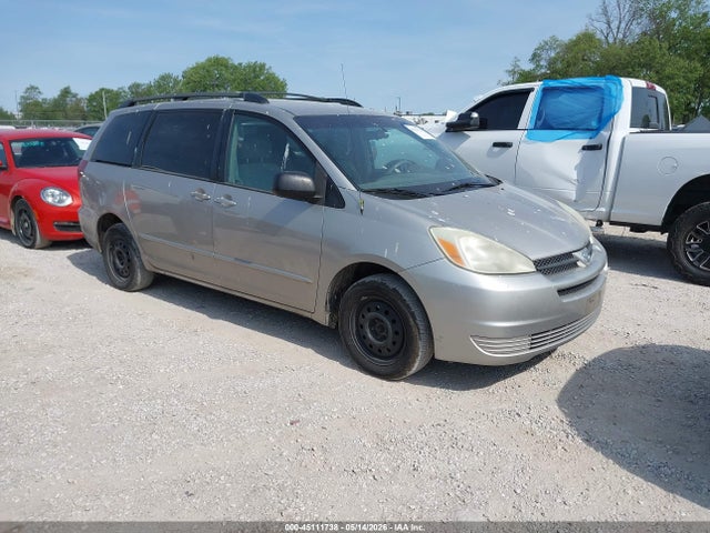 Salvage Toyota Sienna Image