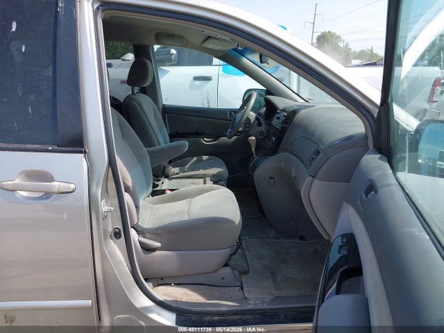 Toyota Sienna Le