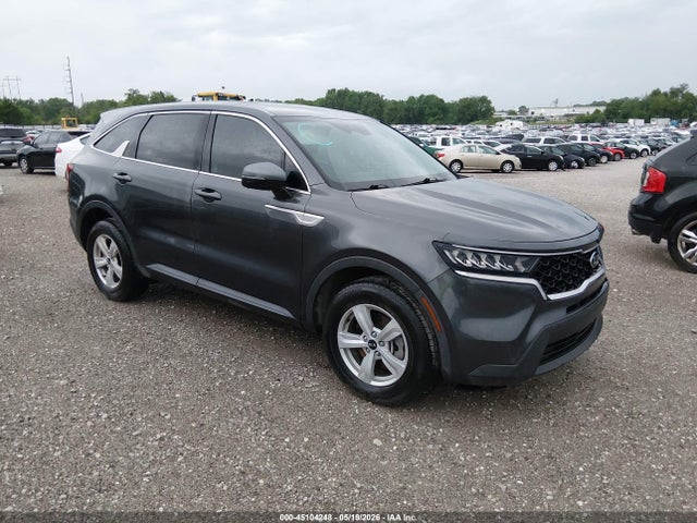 Salvage Kia Sorento Image