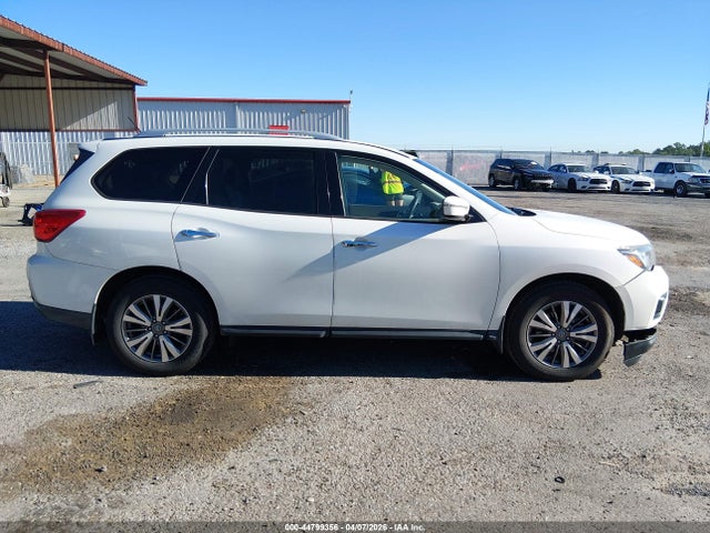 Nissan Pathfinder Sv