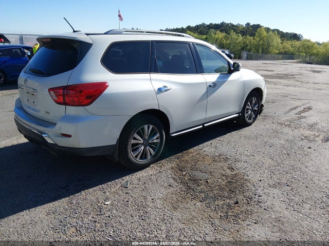 Nissan Pathfinder Sv
