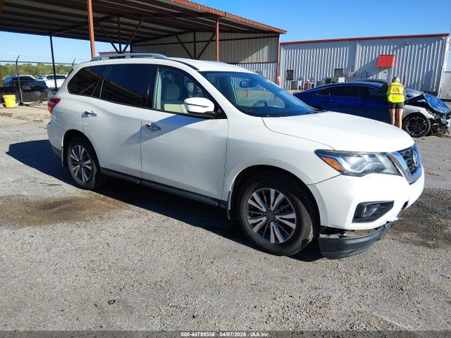 Salvage Nissan Pathfinder Image
