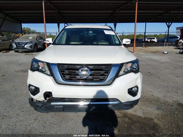 Nissan Pathfinder Sv