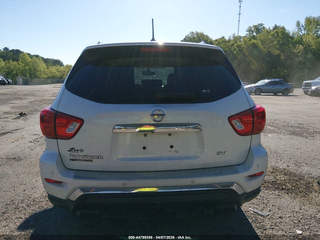 Nissan Pathfinder Sv