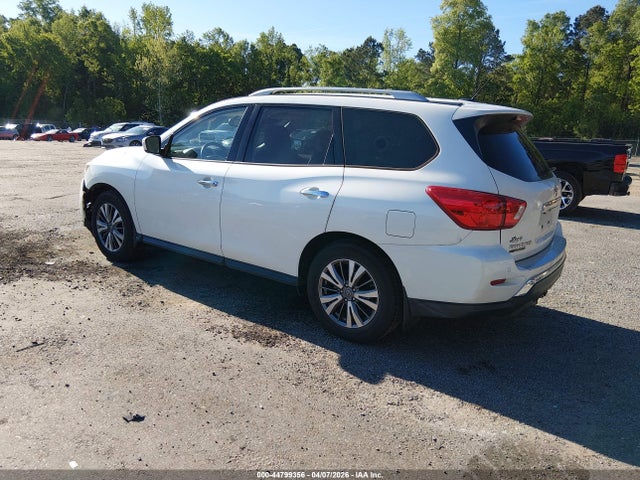 Nissan Pathfinder Sv