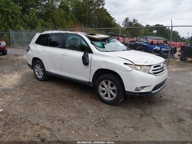 Salvage Toyota Highlander Image