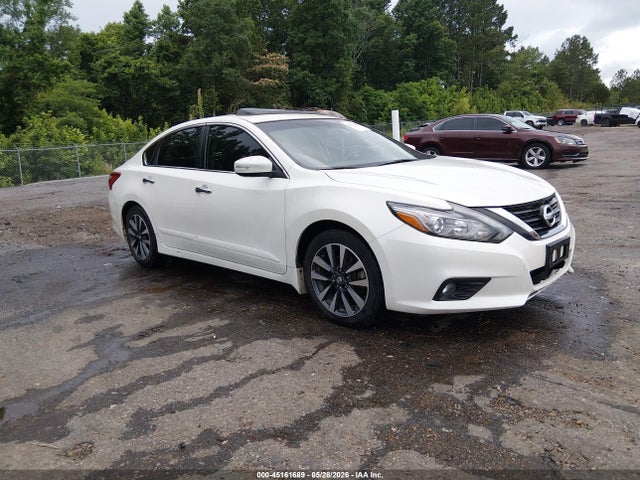Salvage Nissan Altima Image