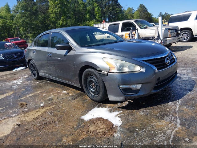 Salvage Nissan Altima Image