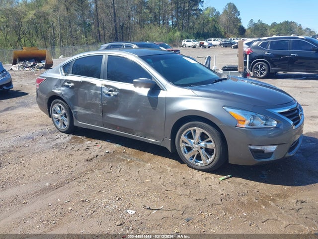 Salvage Nissan Altima Image