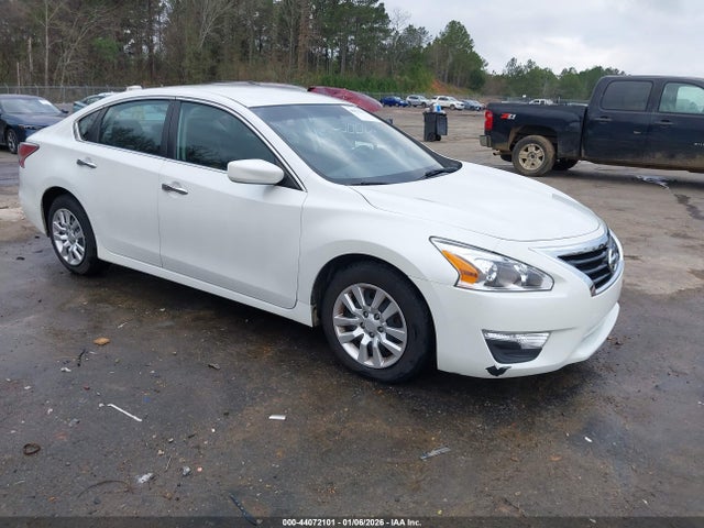 Salvage Nissan Altima Image