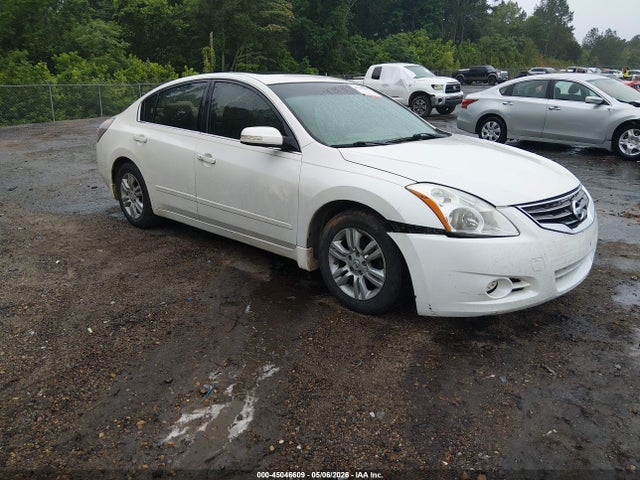Salvage Nissan Altima Image
