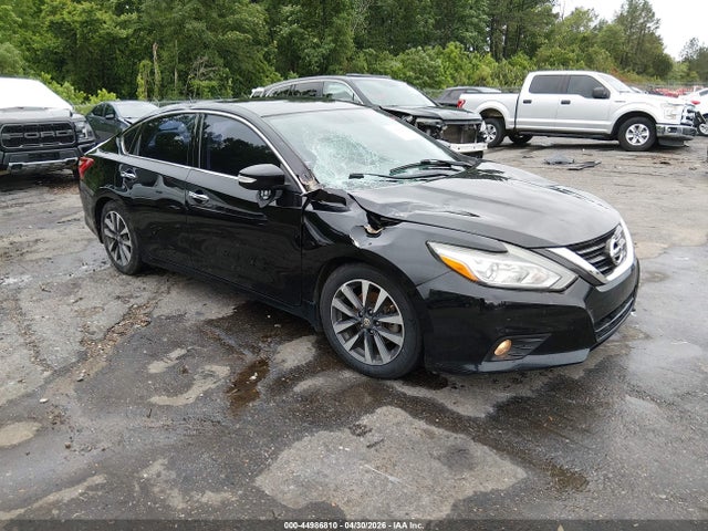 Salvage Nissan Altima Image