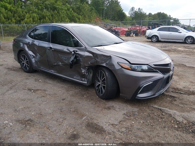 Salvage Toyota Camry Image