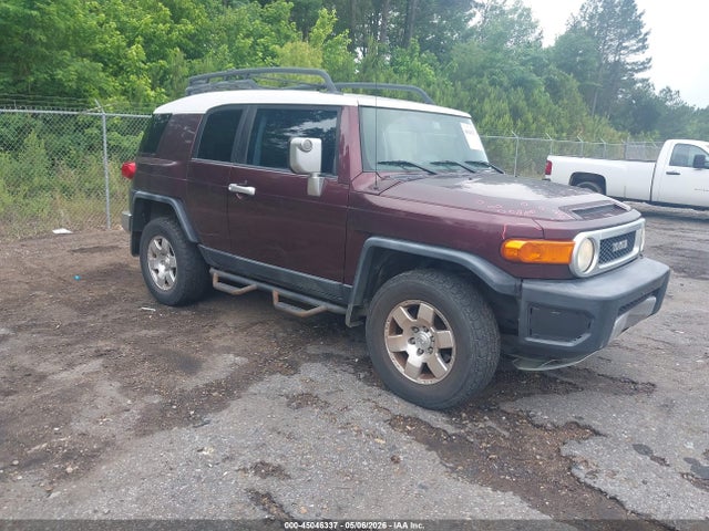 Salvage Toyota FJ Cruiser Image