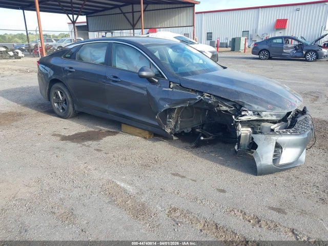 Salvage Kia K5 Image