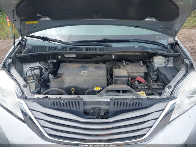 Toyota Sienna Xle V6 8 Passenger