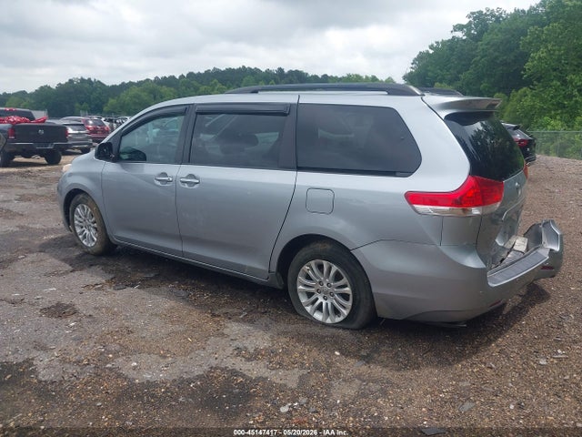 Toyota Sienna Xle V6 8 Passenger