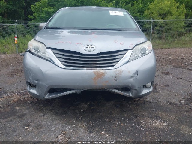 Toyota Sienna Xle V6 8 Passenger