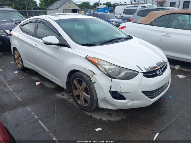 Salvage Hyundai ELANTRA Image