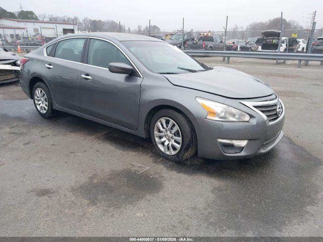 Salvage Nissan Altima Image