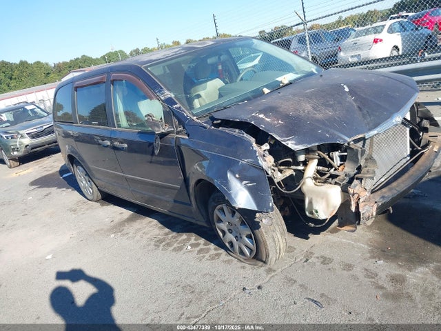 Salvage Chrysler Town & Country Image