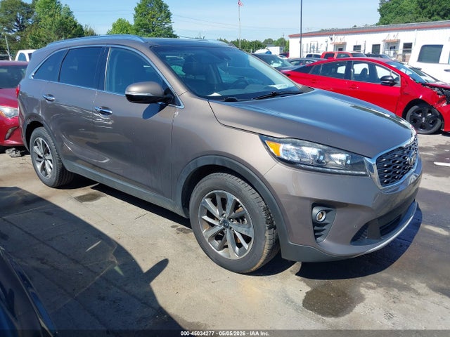 Salvage Kia Sorento Image