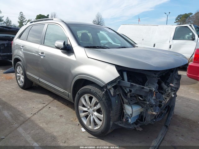 Salvage Kia Sorento Image