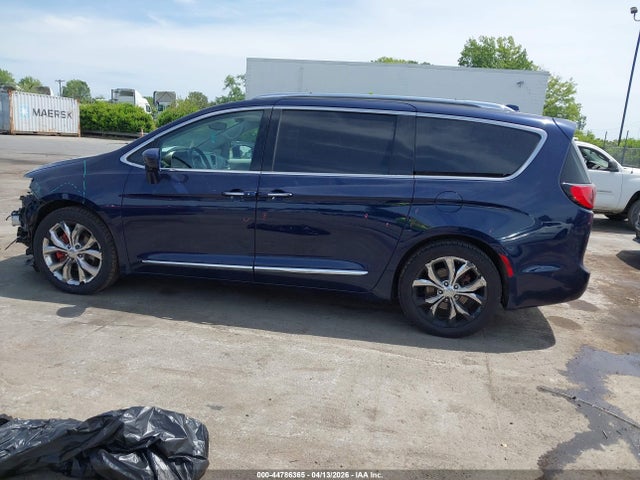 Chrysler Pacifica Touring L