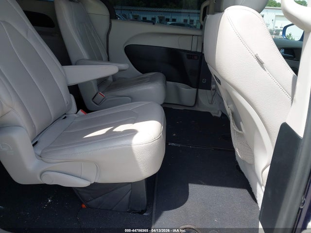 Chrysler Pacifica Touring L