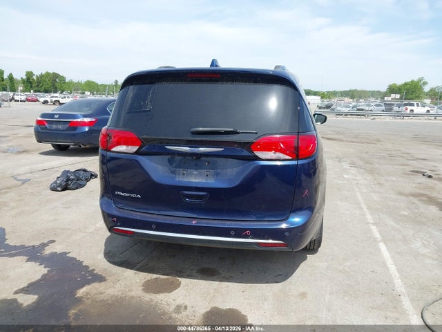 Chrysler Pacifica Touring L