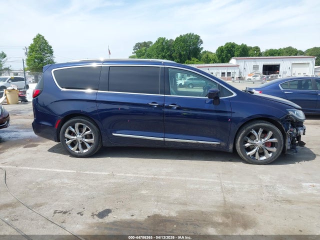 Chrysler Pacifica Touring L