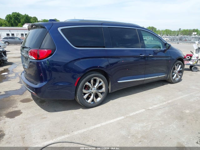 Chrysler Pacifica Touring L