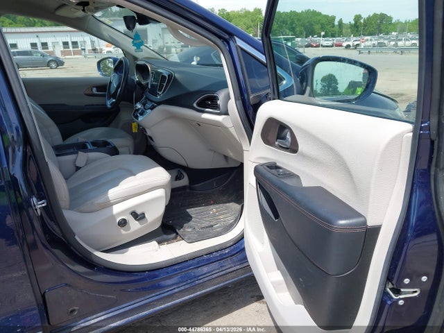Chrysler Pacifica Touring L