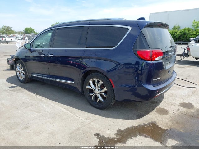 Chrysler Pacifica Touring L