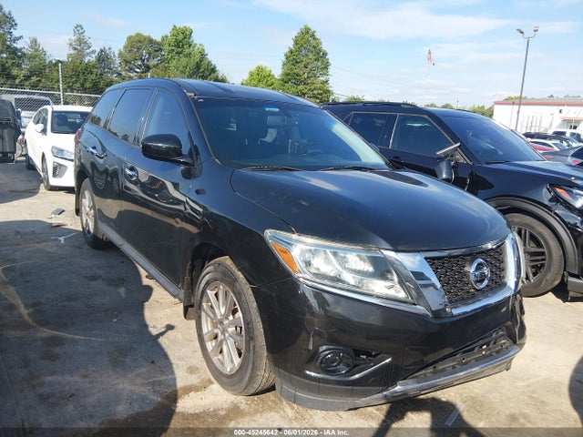 Salvage Nissan Pathfinder Image