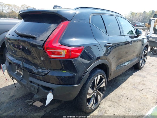 Volvo XC40 B5 Plus Dark Theme
