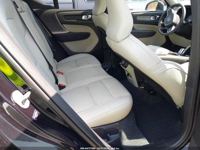 Volvo XC40 B5 Plus Dark Theme