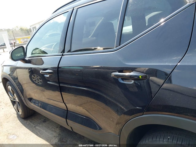 Volvo XC40 B5 Plus Dark Theme