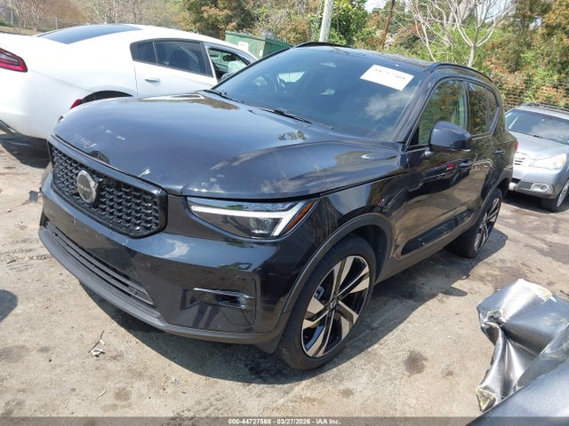 Volvo XC40 B5 Plus Dark Theme