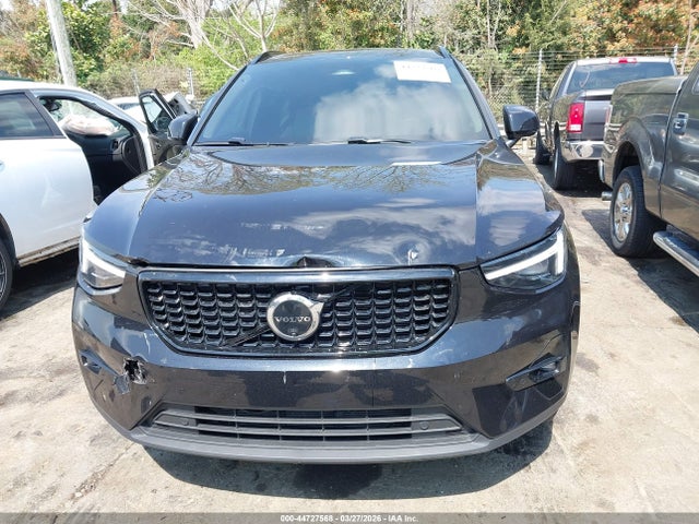 Volvo XC40 B5 Plus Dark Theme