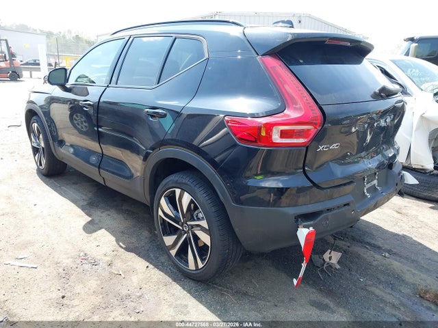 Volvo XC40 B5 Plus Dark Theme