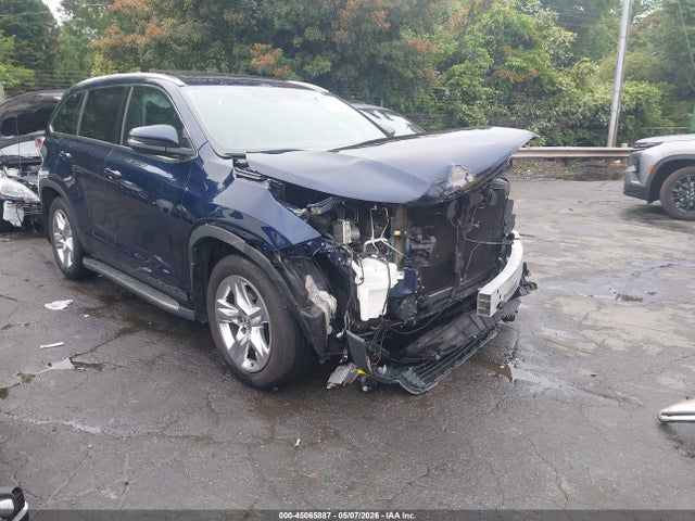 Salvage Toyota Highlander Image