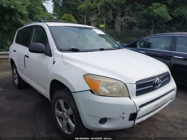 Salvage Toyota RAV4 Image