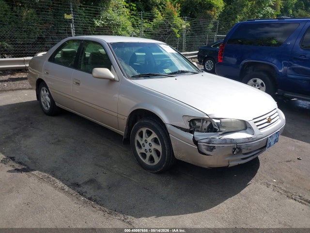 Salvage Toyota Camry Image